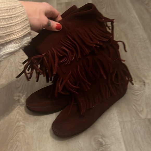 Minnetonka Moccasins leather fringe boot - Picture 2 of 4